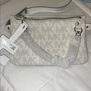 Michael Kors Fannypack silver/white